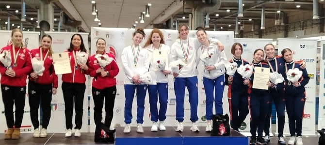 Il podio di Piacenza. Sul gradino più alto le fiorettiste della Pro Patria