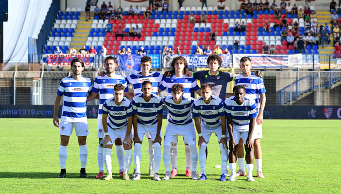 L'undici iniziale della Pro Patria contro il Novara (foto Galbiati) L'undici iniziale della Pro Patria contro il Novara (foto Galbiati)