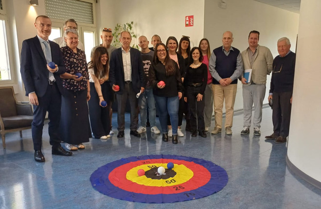 Ats Insubria porta le bocce nelle Rsa del territorio: «Con il gioco si promuove l’invecchiamento attivo»