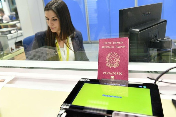 Al via in 121 uffici postali della provincia di Varese il servizio di rilascio e rinnovo passaporti