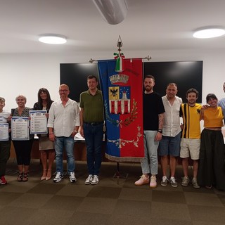 Foto di gruppo alla presentazione del palio 2025