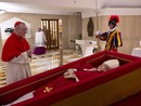 Il feretro di Papa Francesco (foto diffusa sui social dalla sala stampa vaticana)