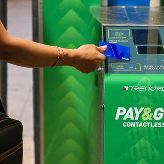 Treni Varese-Milano, il biglietto ora si compra con due “tap”: arriva Pay&amp;Go