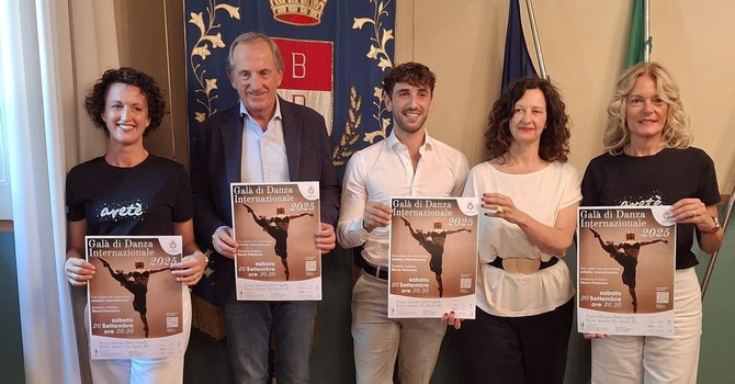 La presentazione del Gala internazionale con, al centro, Marco Palamone