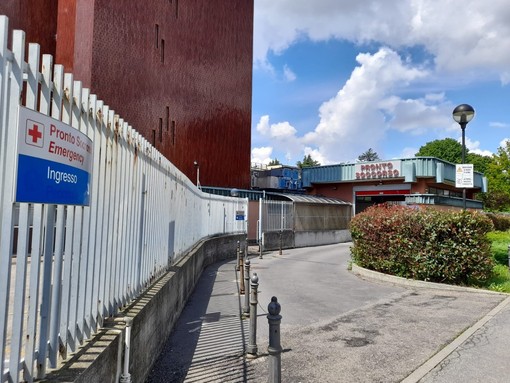 Anziano trovato in arresto cardiaco in un prato a Samarate: è in gravissime condizioni