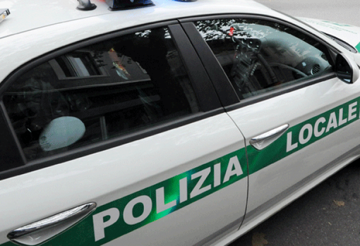 Pluripregiudicato con ordine di cattura fugge dalla polizia locale: bloccato e arrestato