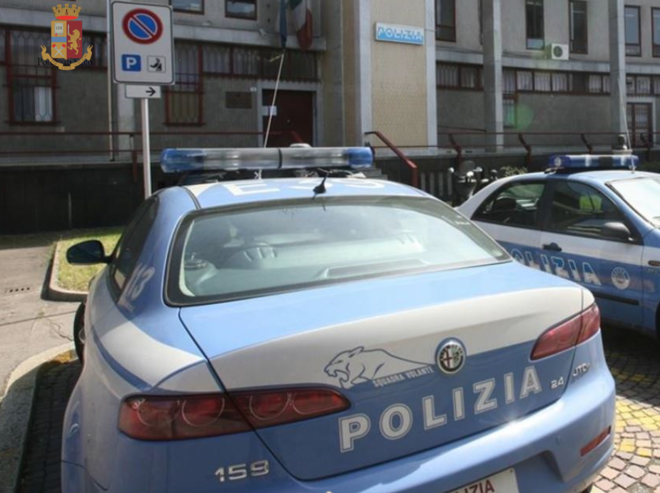 Pistola (giocattolo) allo sportello dei servizi sociali: attimi di paura a Gallarate