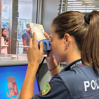 Favoriva l'ingresso irregolare di immigrati all'aeroporto di Malpensa: in manette un cittadino del Mali