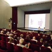Il Papa dell’ascolto e della missione: al Lux, ritratto di Robert Francis Prevost da Chicago, anzi, da Chiclayo, Perù Il Papa dell’ascolto e della missione: al Lux, ritratto di Robert Francis Prevost da Chicago, anzi, da Chiclayo, Perù