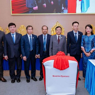 Quanta System celebra 40 anni di eccellenza donando un laser urologico in Cambogia Quanta System celebra 40 anni di eccellenza donando un laser urologico in Cambogia