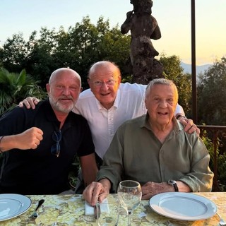 Il compleanno di Renato Pozzetto sul lago Maggiore con Pucci e Boldi (foto da Instagram di Andrea Pucci)