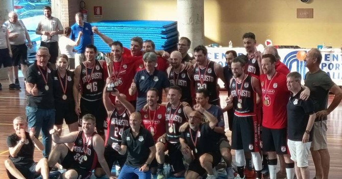 Il Real Busto cala il bis a Inverigo: è campione regionale CSI di basket Il Real Busto cala il bis a Inverigo: è campione regionale CSI di basket