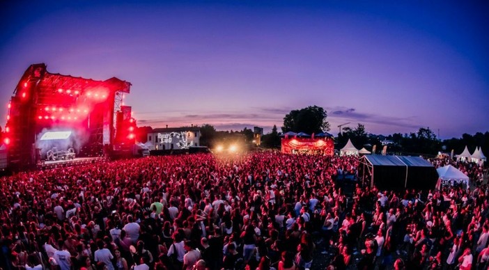 Rugby Sound al via, scattano le ordinanze: stop ad alcol, vetro e accessi all'Isola del Castello