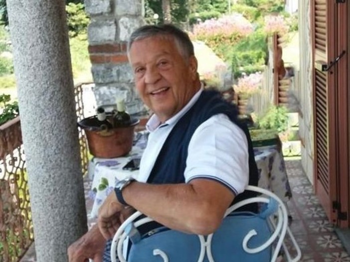 Renato Pozzetto in una foto del 2022 alla Locanda Pozzetto