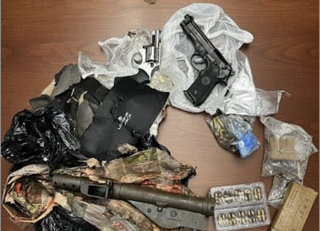 Armi e munizioni nascoste in una grotta al Campo dei Fiori Armi e munizioni nascoste in una grotta al Campo dei Fiori