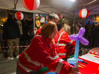 La Cri di Busto alla partenza di “BA è Natale” (foto Luca Micheli)