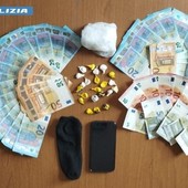Cocaina sotto un seggiolino per bambini, dal controllo spuntano 22 dosi Cocaina sotto un seggiolino per bambini, dal controllo spuntano 22 dosi