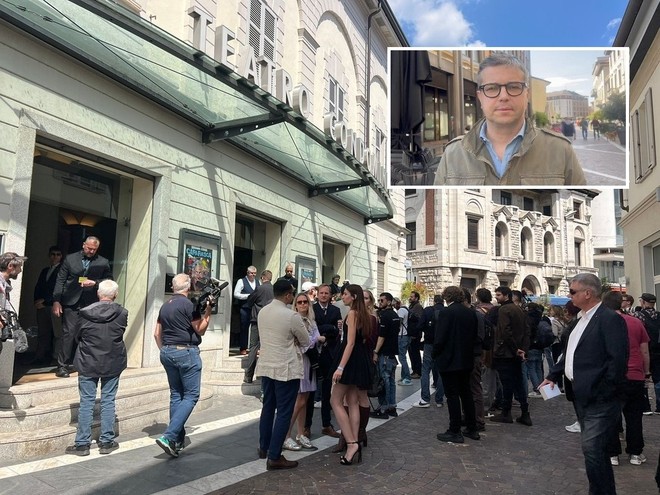 Il teatro Condominio Vittorio Gassman il giorno del summit. Nel riquadro il sindaco, Andrea Cassani