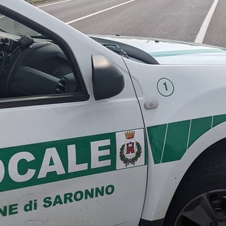 Minorenni al parco con coltello di 19 centimetri e droga: denuncia e sequestri della polizia locale