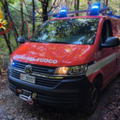 Le operazioni di soccorso del parapendista precipitato su un albero a Cittiglio Le operazioni di soccorso del parapendista precipitato su un albero a Cittiglio