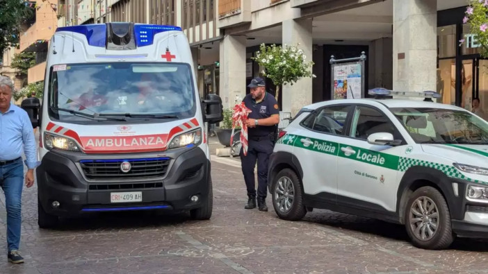 L'intervento di ambulanza e forze dell'ordine stamattina a Saronno (foto tratta da IlSaronno.it) L'intervento di ambulanza e forze dell'ordine stamattina a Saronno (foto tratta da IlSaronno.it)
