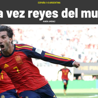 La copertina di Marca, quotidiano sportivo spagnolo, celebra la Spagna campione del mondo per la seconda volta La copertina di Marca, quotidiano sportivo spagnolo, celebra la Spagna campione del mondo per la seconda volta