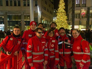 La Cri di Busto alla partenza di “BA è Natale” (foto Luca Micheli)