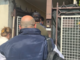 Staffelli - cappellino in testa - entra