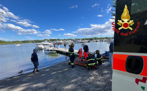 Le operazione di soccorso del 68enne che si è infortunato nel cantiere nautico di Sesto Calende Le operazione di soccorso del 68enne che si è infortunato nel cantiere nautico di Sesto Calende