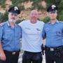 L'appuntato scelto Fabio Latanza con i colleghi della stazione di San Felice Circeo al suo arrivo dopo la traversata