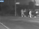 Un fermo immagine dell'aggressione ripreso dalle telecamere di videosorveglianza