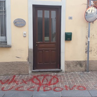 I no vax vandalizzano la sede Pro Loco di Olgiate Olona