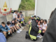 I piccoli assistiti dai vigili del fuoco dopo l'incidente