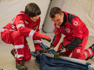 La Cri di Busto alla partenza di “BA è Natale” (foto Luca Micheli)