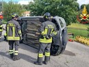FOTO. Sumirago, si ribalta con l'auto: 81enne portato al pronto soccorso