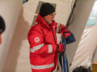 La Cri di Busto alla partenza di “BA è Natale” (foto Luca Micheli)