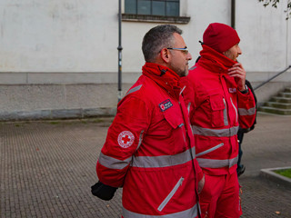 La Cri di Busto alla partenza di “BA è Natale” (foto Luca Micheli)