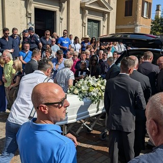 Un'immagine del funerale di Alessio Colletti (foto tratta da IlSaronno.it)