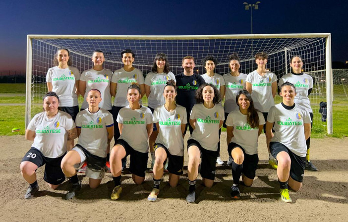La Solbiatese Femminile. In piedi: Giulia Talarico, Arianna Luise, Lara Cottu, Sara Monolo, Mr. Gianpietro Ruffato, Giusy Jessica Fuoco, Ilaria Violatto, Anna De Zen, Sofia Maria Gentile. In ginocchio: Michela Martucci, Martina Galletti, Jessica Pennisi, Silvia Chiara Bertolasi, Fabiola Berardi, Valentina Lanzarotti, Francesca Albizzati.