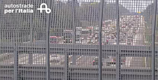 Il traffico rallentato in seguito all'incidente di questo pomeriggio in A8 Il traffico rallentato in seguito all'incidente di questo pomeriggio in A8