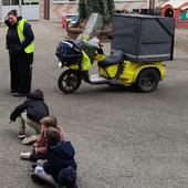 Il postino entra in classe: alla materna SS. Giuseppe e Paolo i bambini scoprono il viaggio della lettera