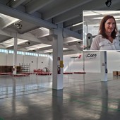 Il magazzino Swissport. Nel riquadro Marina Bottelli