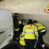 Un'immagine dell'incidente avvenuto ieri in galleria a Cardano al Campo sulla superstrada di Malpensa Un'immagine dell'incidente avvenuto ieri in galleria a Cardano al Campo sulla superstrada di Malpensa