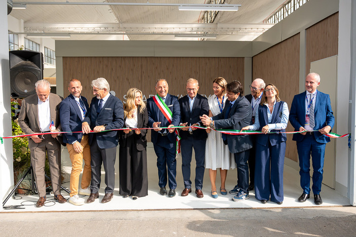 Il taglio del nastro dell'Area Educational di SMARTT VAlley a Daverio avvenuto questa mattina