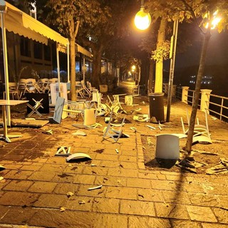 Il vandalismo compiuto stanotte in viale Italia a Sesto Calende