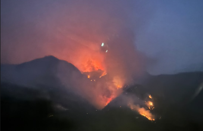 Boschi in fiamme a Piedimulera: da giorni i vigili del fuoco sono al lavoro per spegnere le fiamme Boschi in fiamme a Piedimulera: da giorni i vigili del fuoco sono al lavoro per spegnere le fiamme