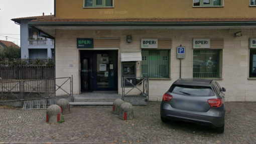 La Bper di Travedona Monate (foto d'archivio Google Street View)