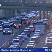 Ancora un incidente sull'Autolaghi: quattro chilometri di coda verso Milano