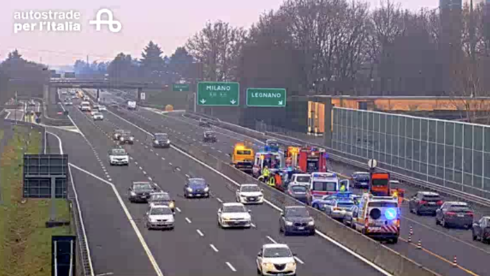 Le immagini dell'incidente riprese dalla telecamera di Autostrade per l'Italia Le immagini dell'incidente riprese dalla telecamera di Autostrade per l'Italia