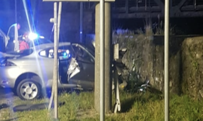 Schianto nel Verbano Cusio Ossola: muore ragazzo di 19 anni Schianto nel Verbano Cusio Ossola: muore ragazzo di 19 anni